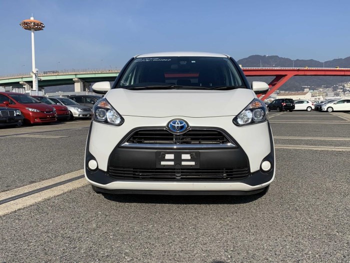 Toyota-Sienta-2016(G)