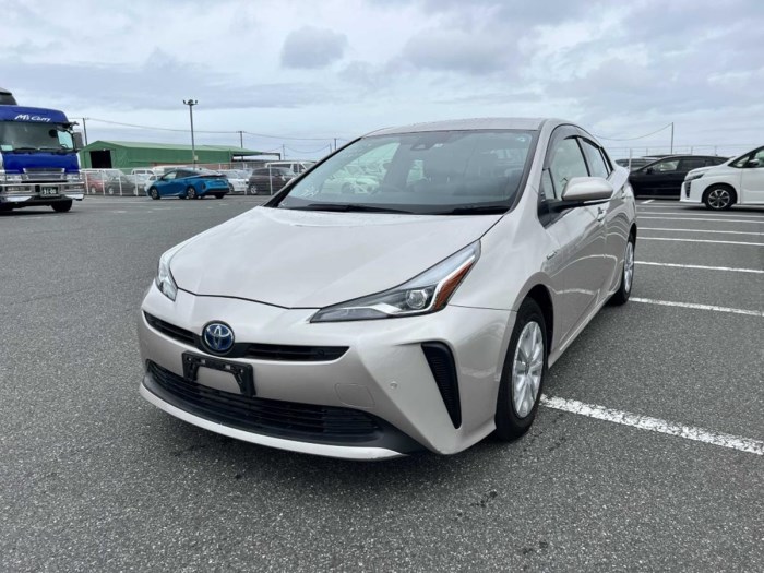 Toyota-prius-2019(S )